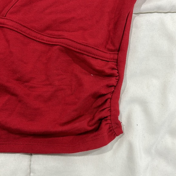 Am selling a red crop top in the size XS I never wear it it’s from garage. - Picture 2 of 4